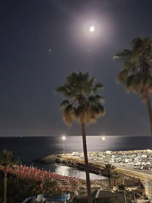 Ferienwohnung Brezza Di Mare Imperia Exterior foto